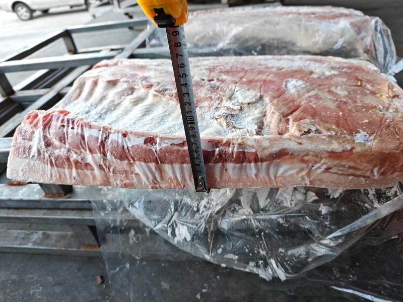 腊肉灌肠老板看过来。正一九。带肋中方，4号肉价格美丽