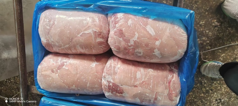 腊肉灌肠老板看过来。正一九。带肋中方，4号肉价格美丽