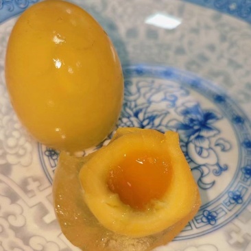 黄心水晶鸭皮蛋，纯收工制作，口感细腻，口留余香