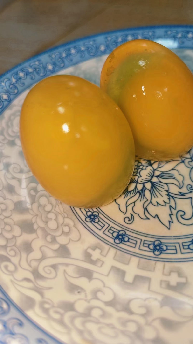 黄心水晶鸭皮蛋，纯收工制作，口感细腻，口留余香