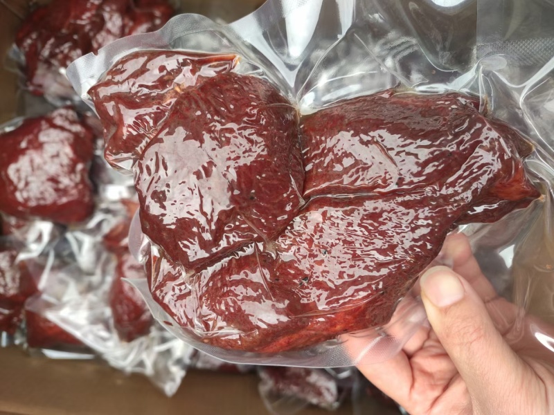 真空酱香猪肉，五香麻辣两个口味，开袋即食，常温保存