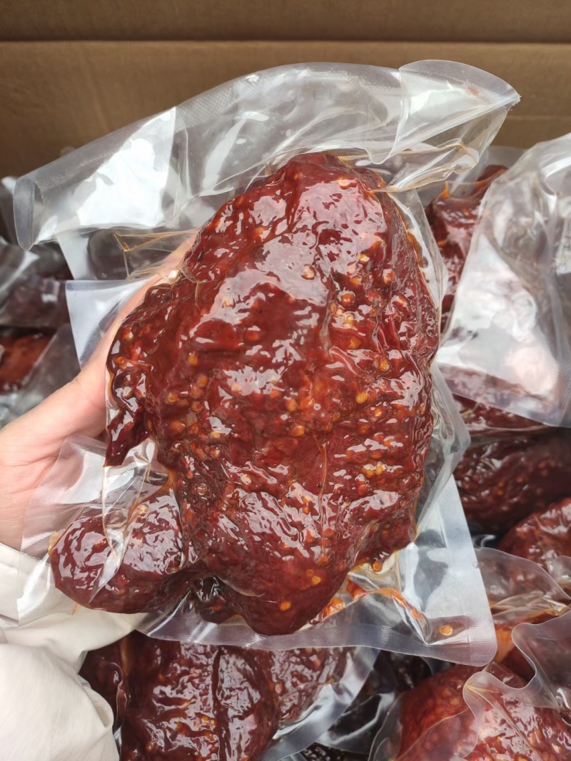 真空酱香猪肉，五香麻辣两个口味，开袋即食，常温保存