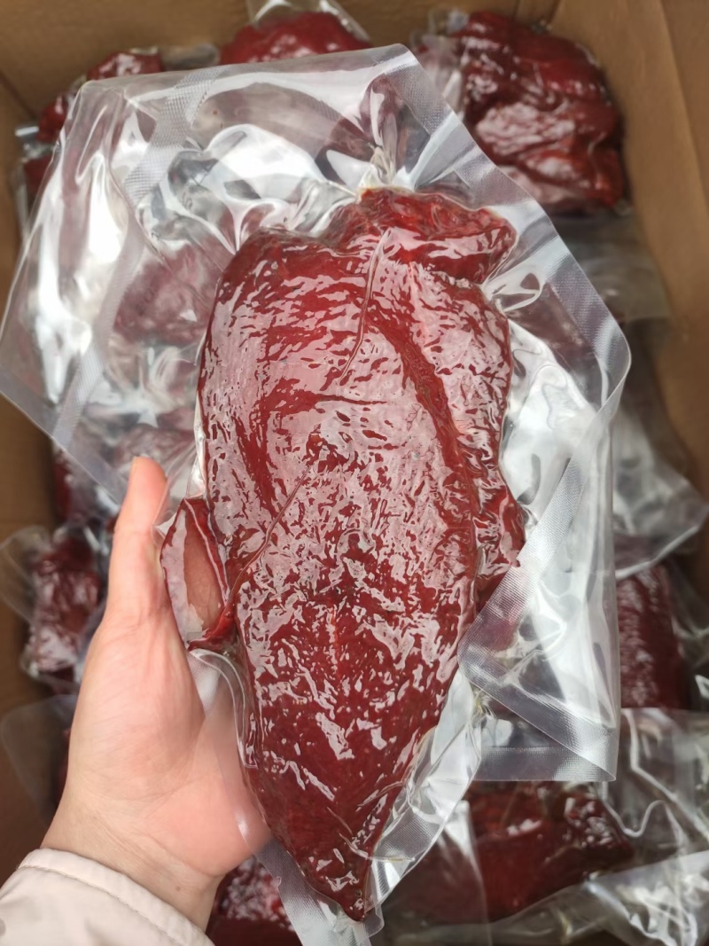 真空酱香猪肉，五香麻辣两个口味，开袋即食，常温保存
