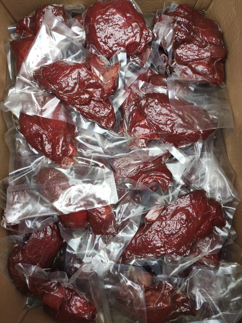 真空酱香猪肉，五香麻辣两个口味，开袋即食，常温保存