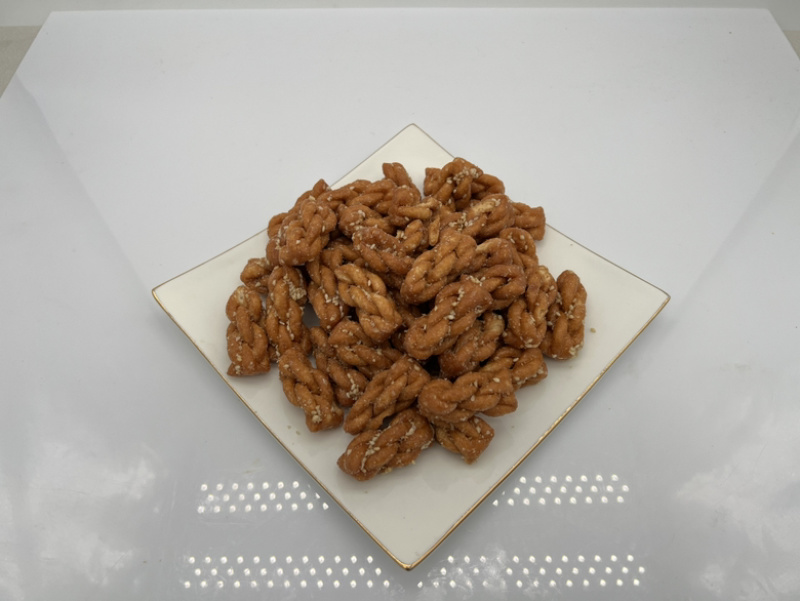 小麻花，烘烤类零食食品，香酥可口厂家直发量大从优欢迎咨询