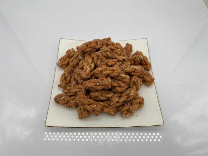 小麻花，烘烤类零食食品，香酥可口厂家直发量大从优欢迎咨询