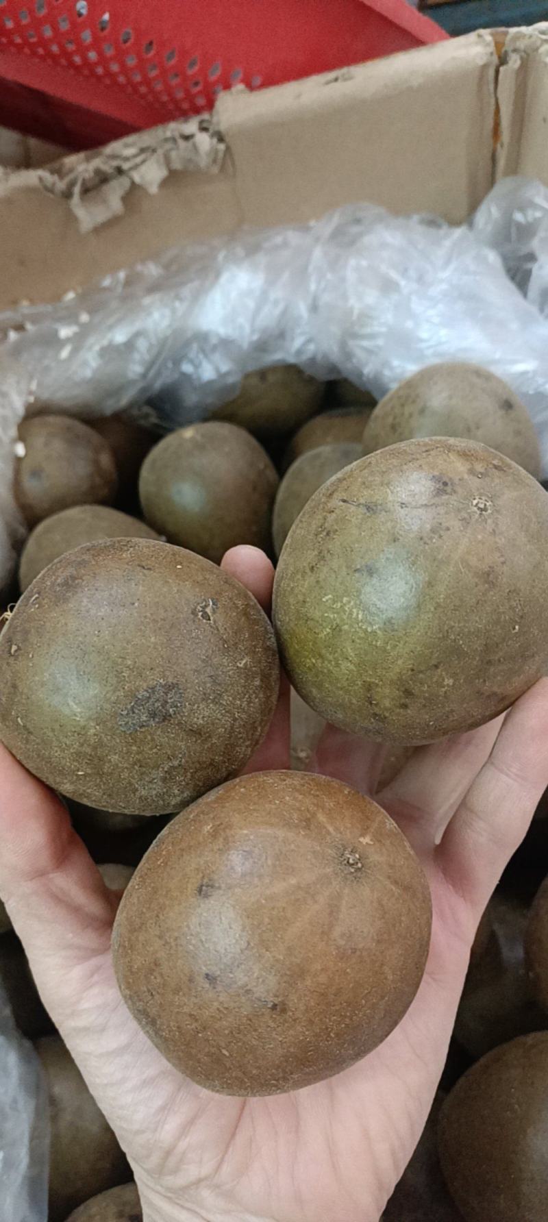罗汉果，各种泡水的花茶，品种多，货品齐有需要的老板可以联