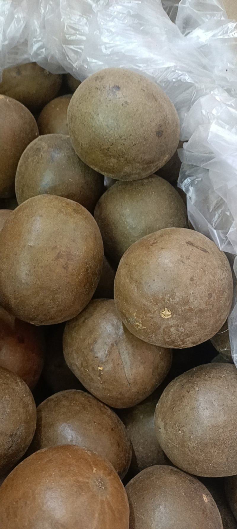 罗汉果，各种泡水的花茶，品种多，货品齐有需要的老板可以联