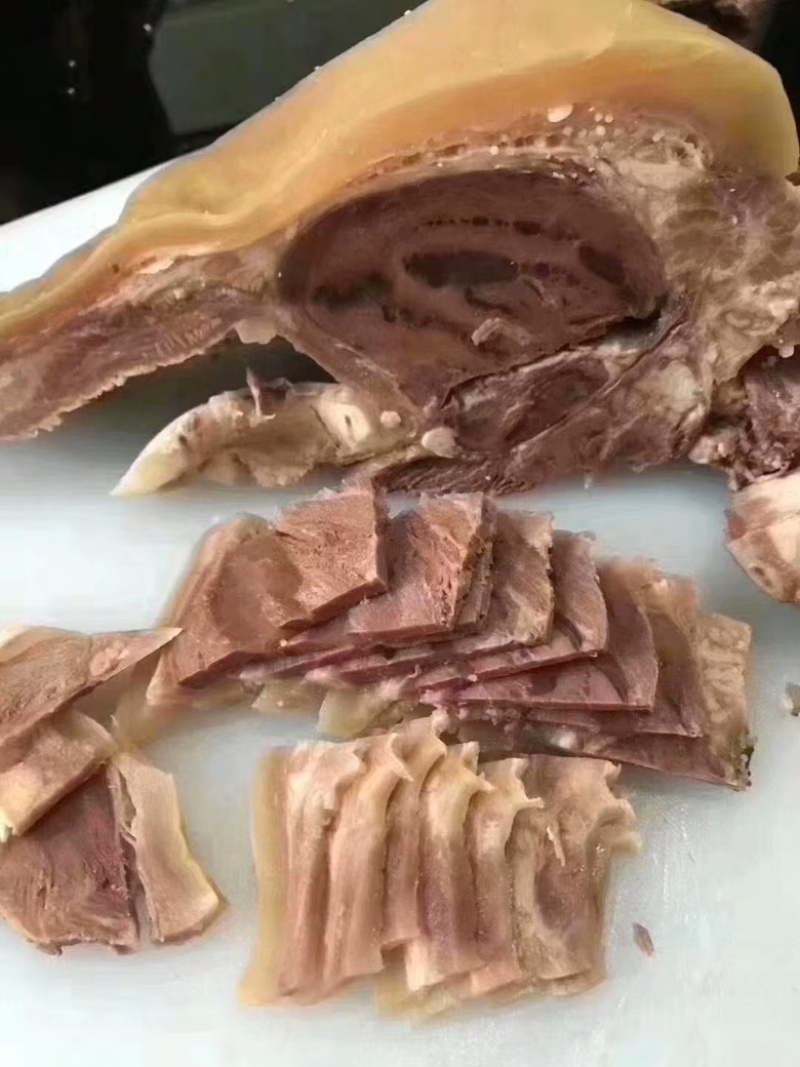 全熟带皮熟大公牛牛头肉、适合炒菜、凉拌、熬汤。