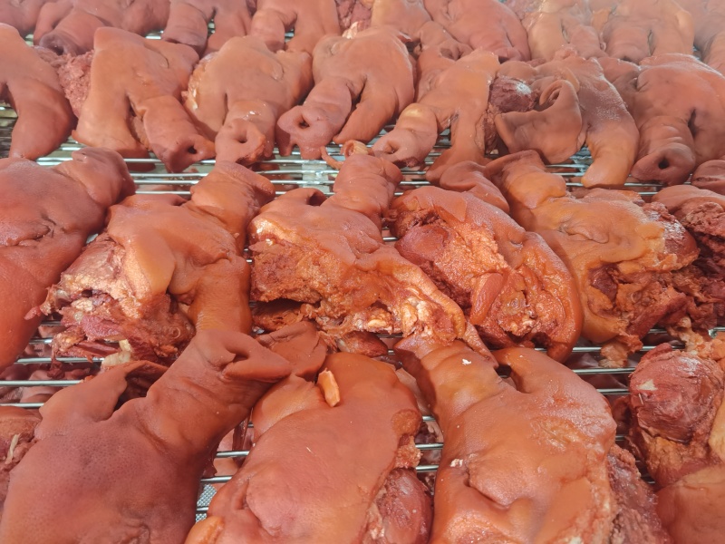 熟食加工厂厂家直销，纸包鸡，麻椒鸡，猪头肉，酱牛肉，酱肘