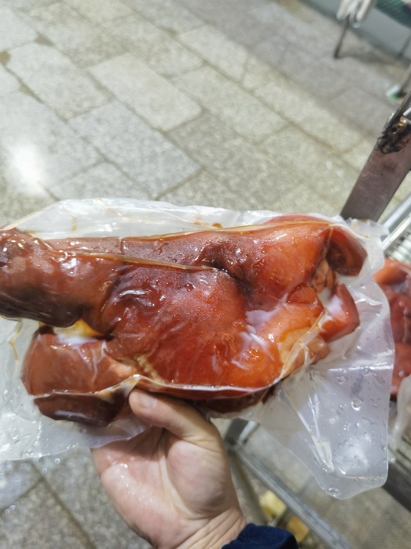 熟食加工厂厂家直销，纸包鸡，麻椒鸡，猪头肉，酱牛肉，酱肘