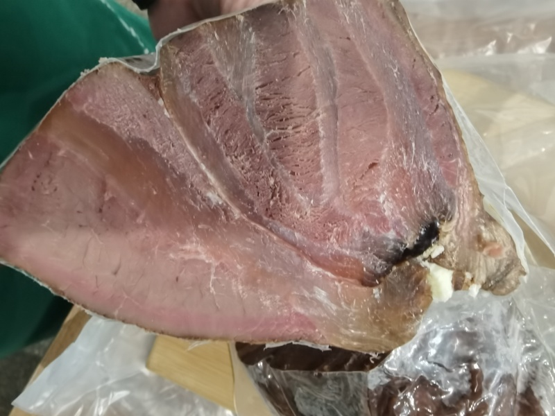 熟食加工厂厂家直销，纸包鸡，麻椒鸡，猪头肉，酱牛肉，酱肘