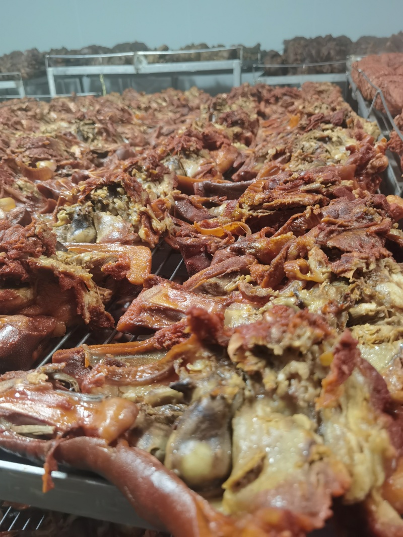 熟食加工厂厂家直销，纸包鸡，麻椒鸡，猪头肉，酱牛肉，酱肘