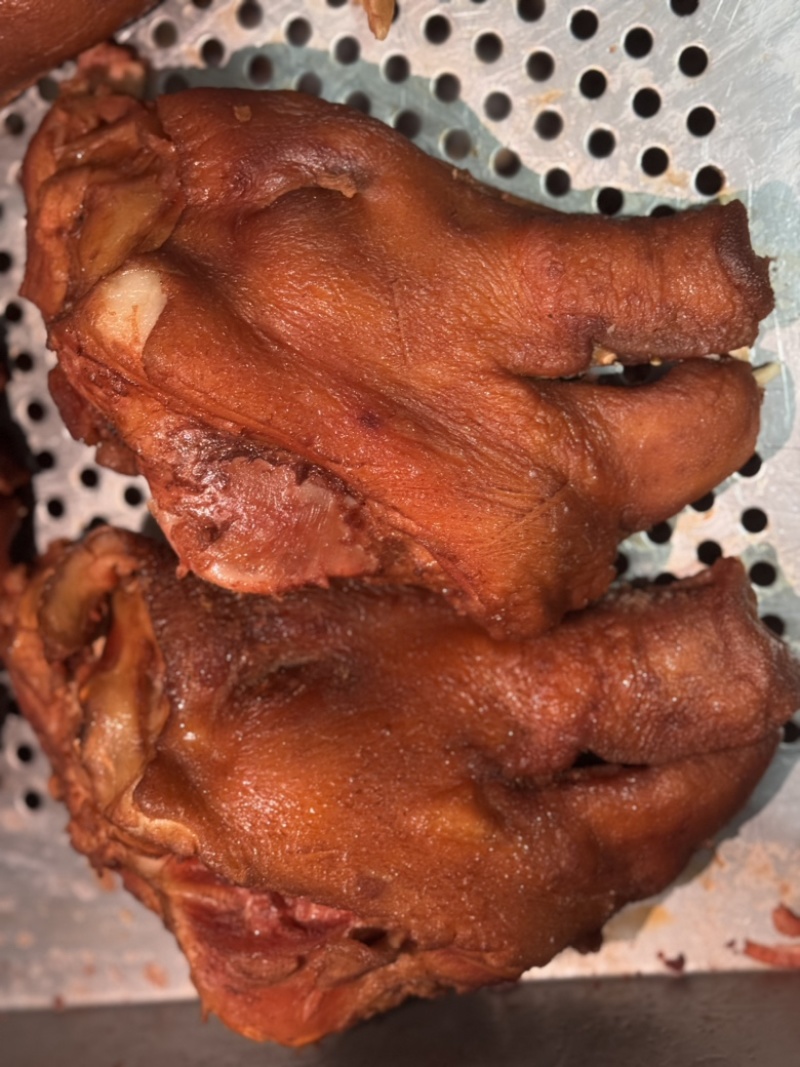 鸿运当头红红火火过大年先炸后卤猪头肉猪脸