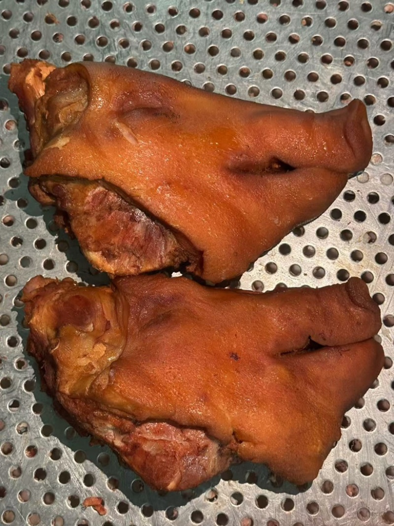 鸿运当头红红火火过大年先炸后卤猪头肉猪脸