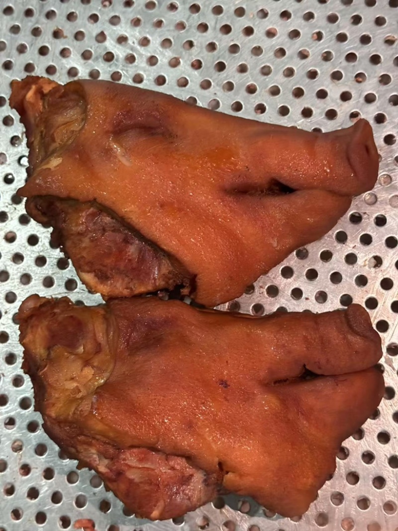 鸿运当头红红火火过大年先炸后卤猪头肉猪脸
