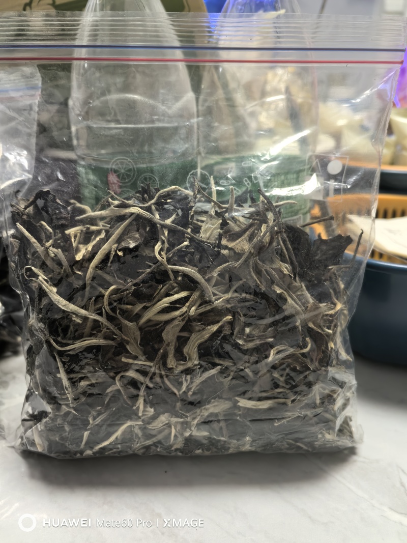 云南普洱大白茶，自产自销，口感很好，回甘甜。