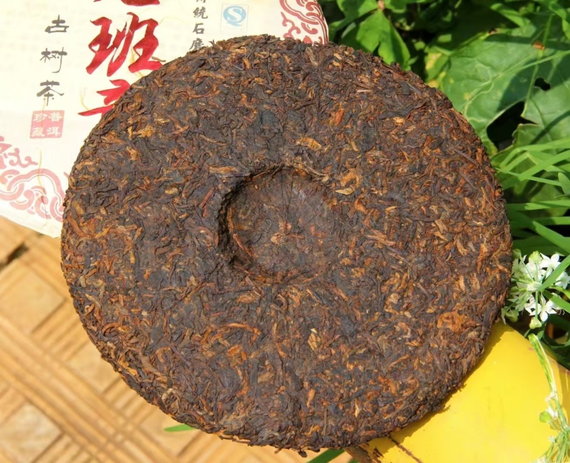 宫廷级别的老班章熟茶饼