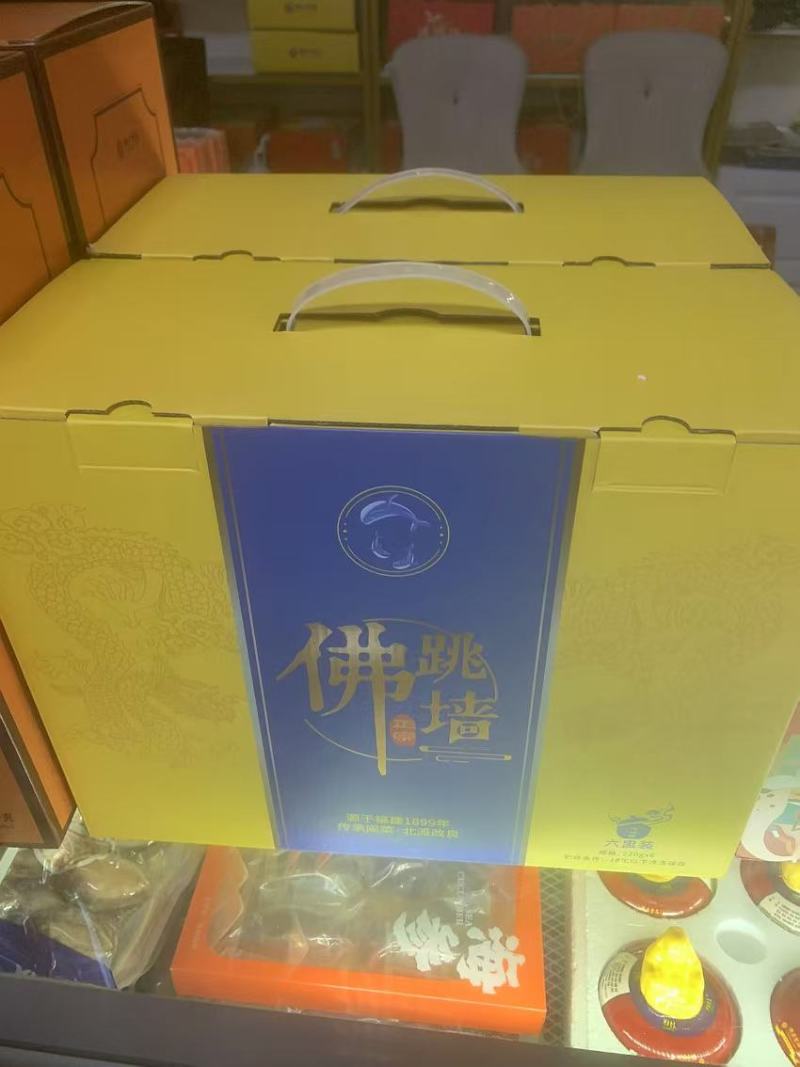 佛跳墙，又名满坛香、福寿全。一件（箱）内装六罐