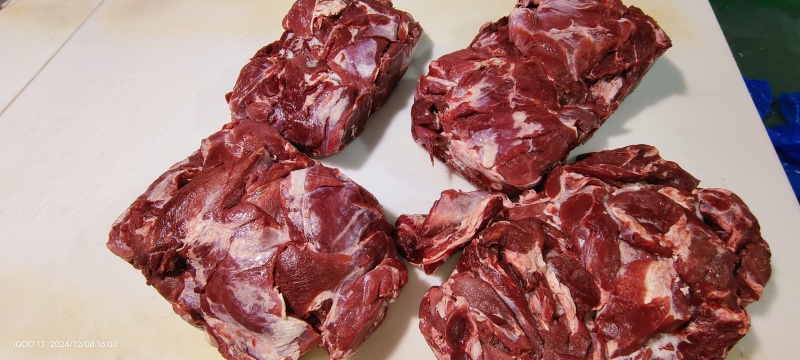 牛大块肉，炒菜生产品，可小刀，欢迎进店选购