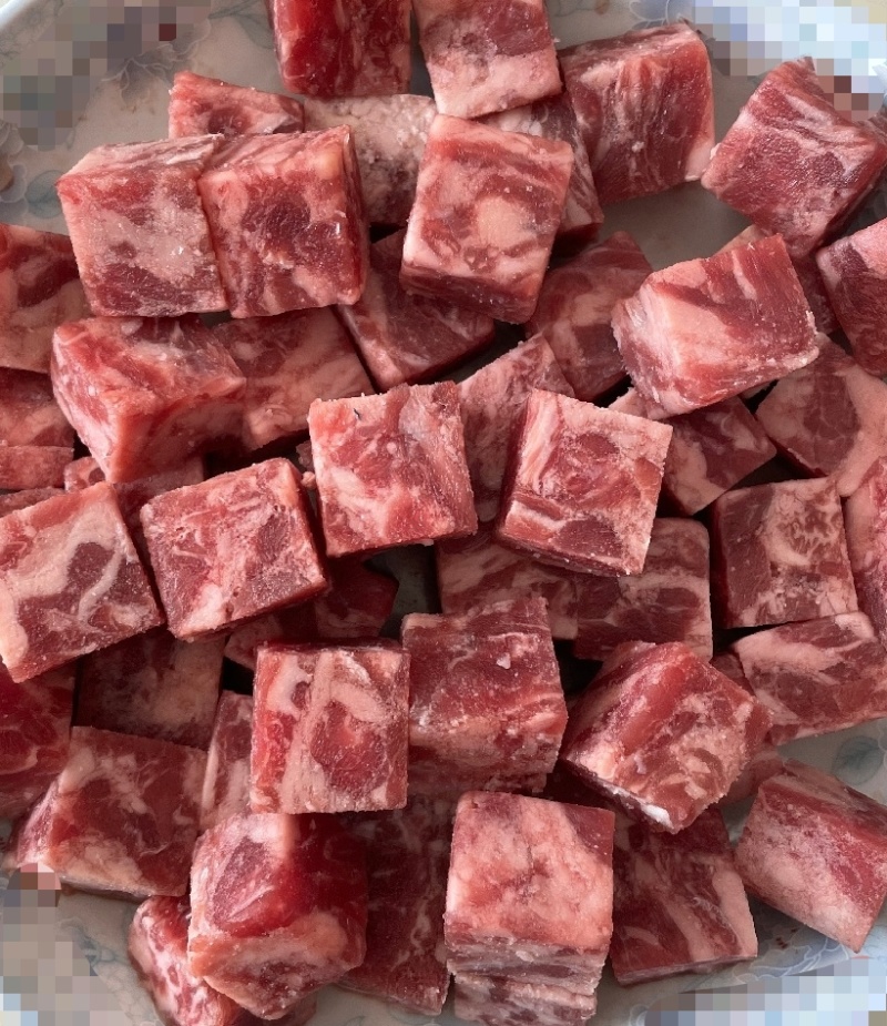 牛大块肉，炒菜生产品，可小刀，欢迎进店选购