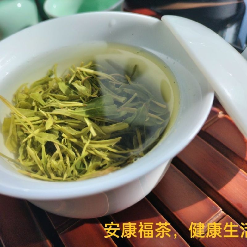 毛尖茶徐小凤的茶紫阳富硒茶园直供，手工采摘制作，海拔高