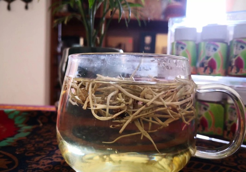 云南怒江高黎贡山，白雪茶