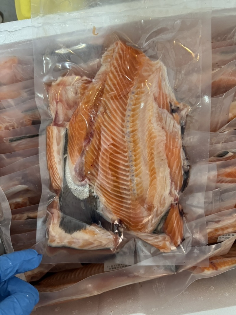 三文鱼鱼排鱼骨