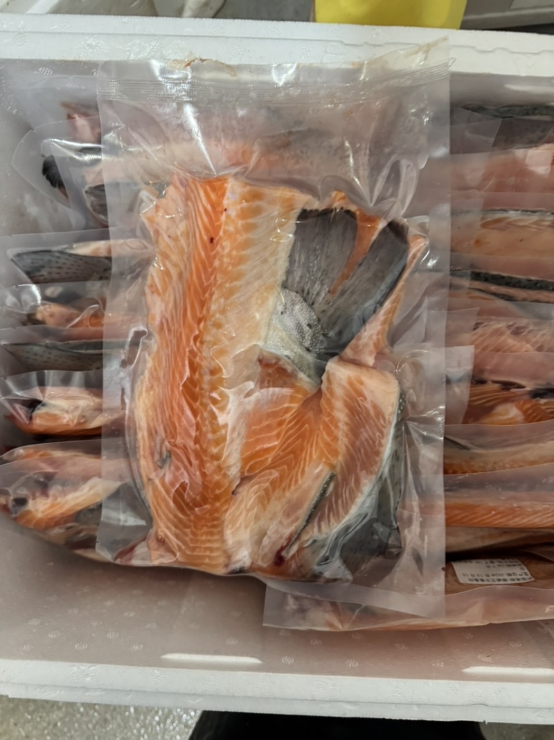 三文鱼鱼排鱼骨