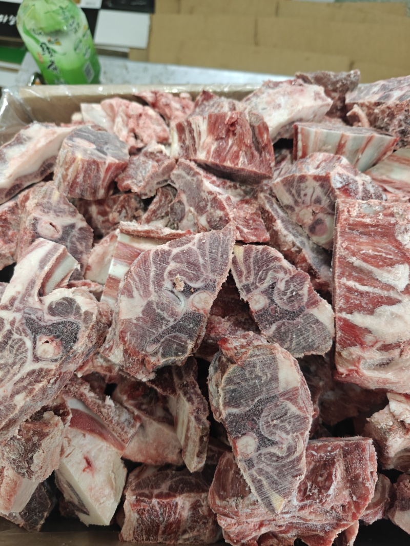 精选加肉款房间骨带排羊蝎子自助酱骨火锅**。
