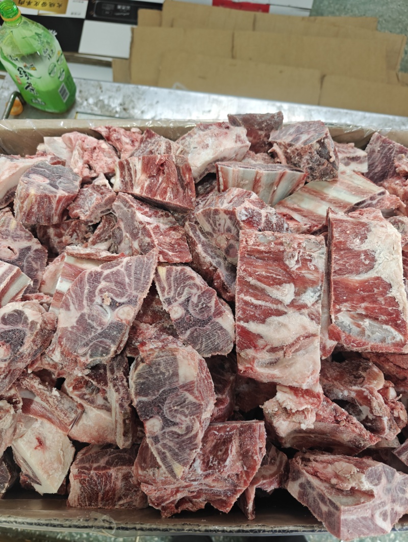 精选加肉款房间骨带排羊蝎子自助酱骨火锅**。