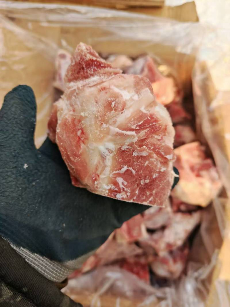 猪后腿骨切块