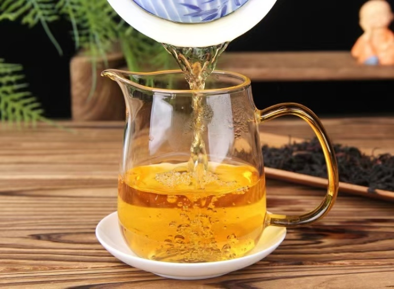 早春野生红精致茶礼滇红茶中的两大尖货之一，红叶多多，