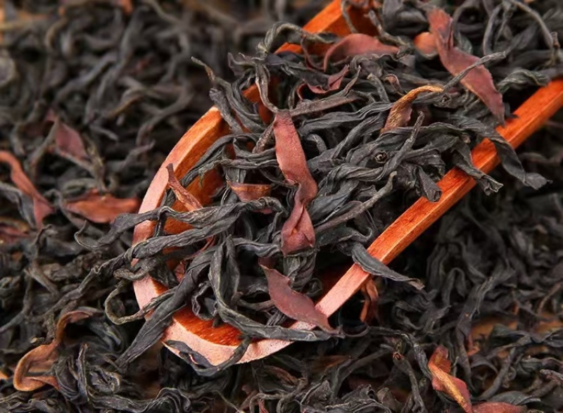 早春野生红精致茶礼滇红茶中的两大尖货之一，红叶多多，