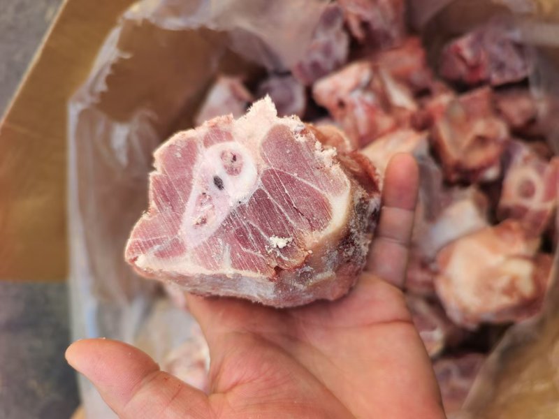 后腿骨切块，4.5一斤*颜色鲜亮，新货新加工