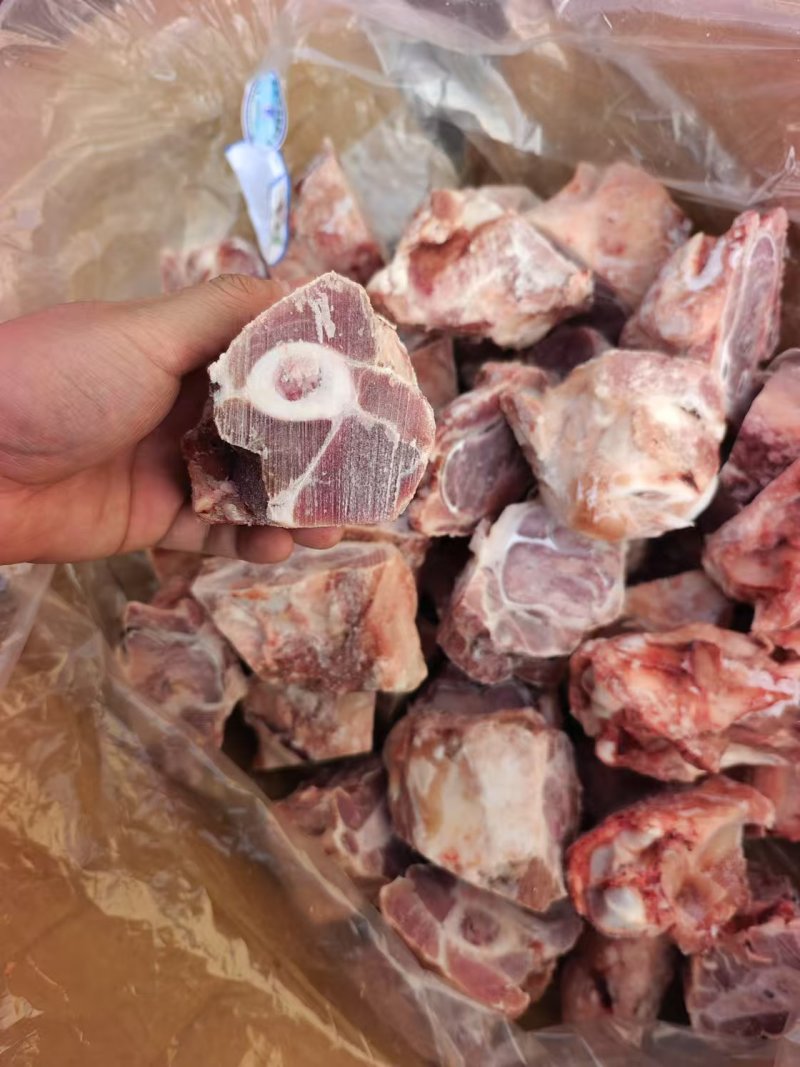 后腿骨切块，4.5一斤*颜色鲜亮，新货新加工