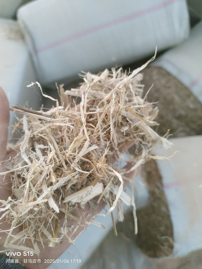 粉碎过筛除尘过风选压块干草料，草料干净亮白，需要联系