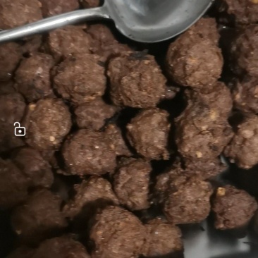 精品牛肉丸子。纯牛肉品质保证，货真价实。假一赔10倍。