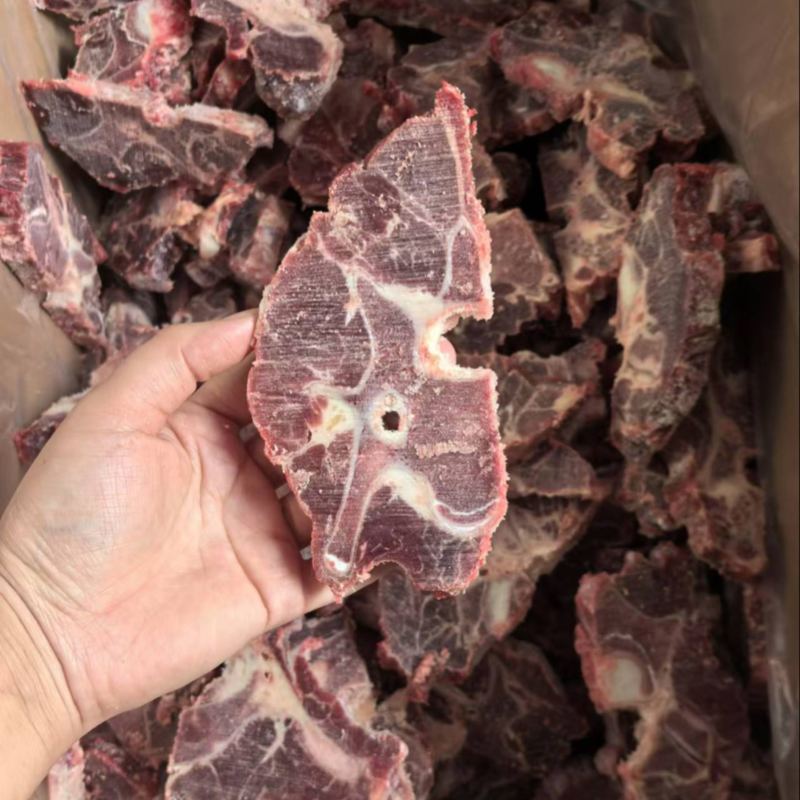 牛脖骨，满肉牛脖骨，厂家直销，可按要求切割，不包邮。