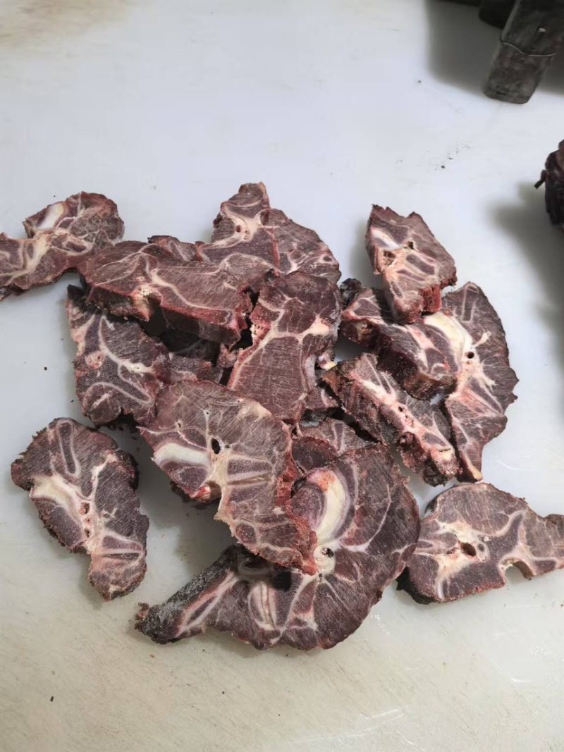 牛脖骨，满肉牛脖骨，厂家直销，可按要求切割，不包邮。