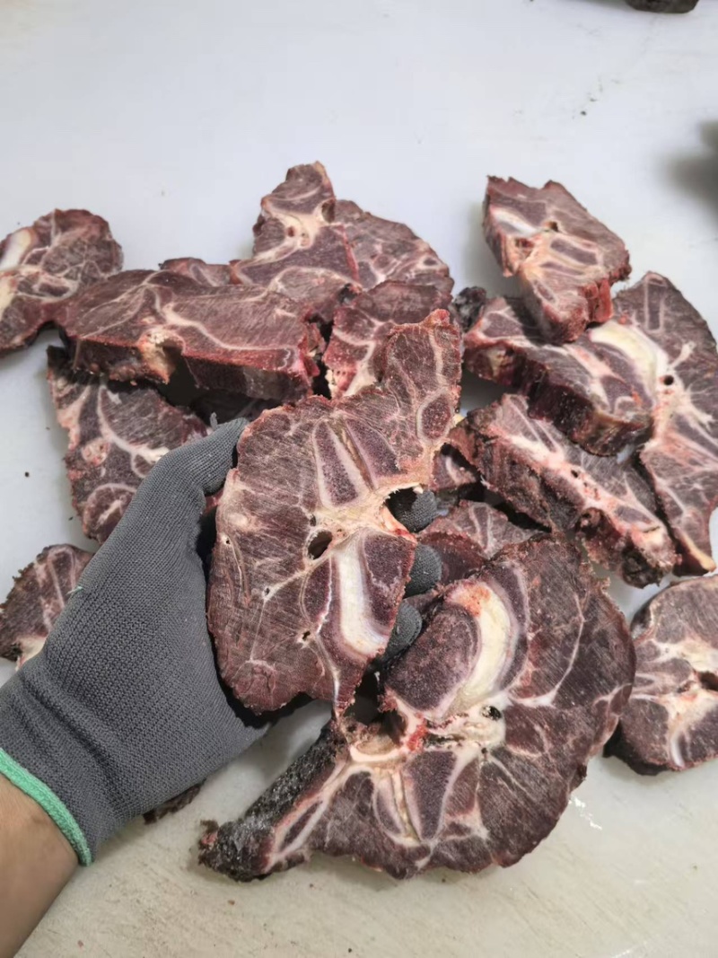 牛脖骨，满肉牛脖骨，厂家直销，可按要求切割，不包邮。