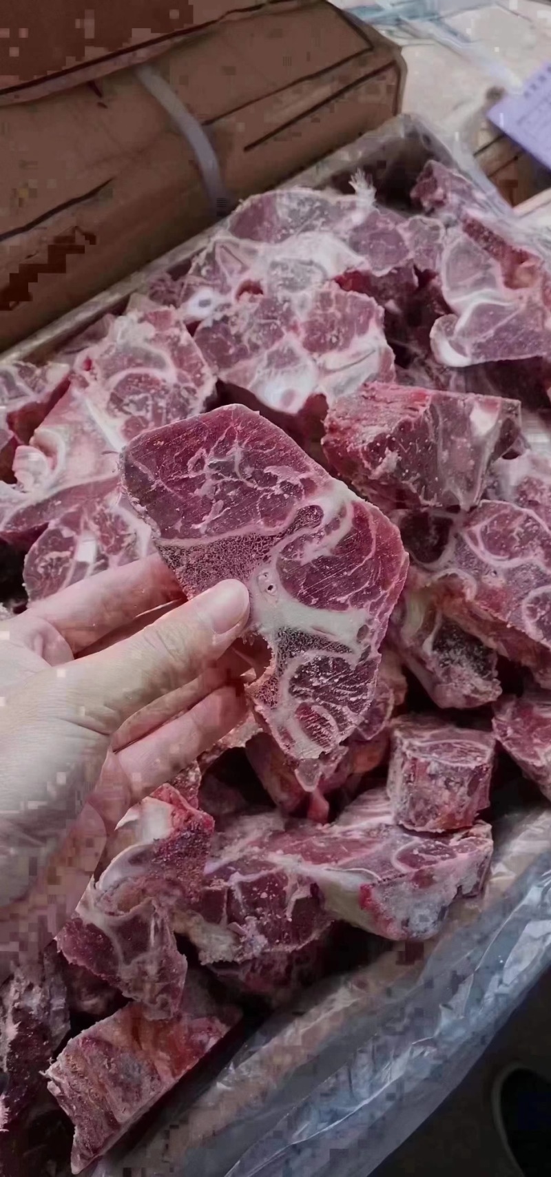 牛脖骨，满肉牛脖骨，厂家直销，可按要求切割，不包邮。
