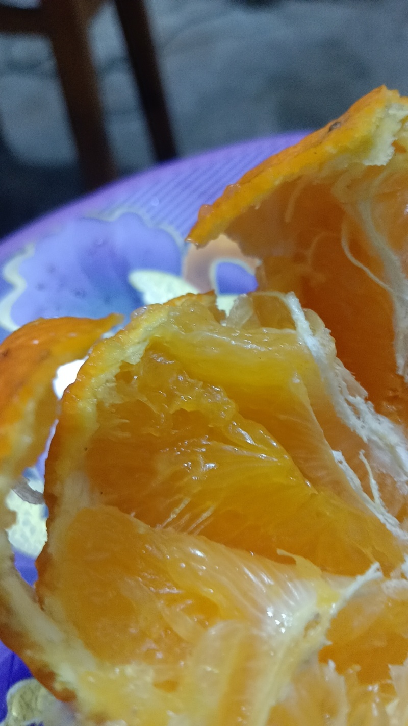 四川耙耙柑又名春见，爆甜多汁化渣，风味浓郁，是柑橘行业中