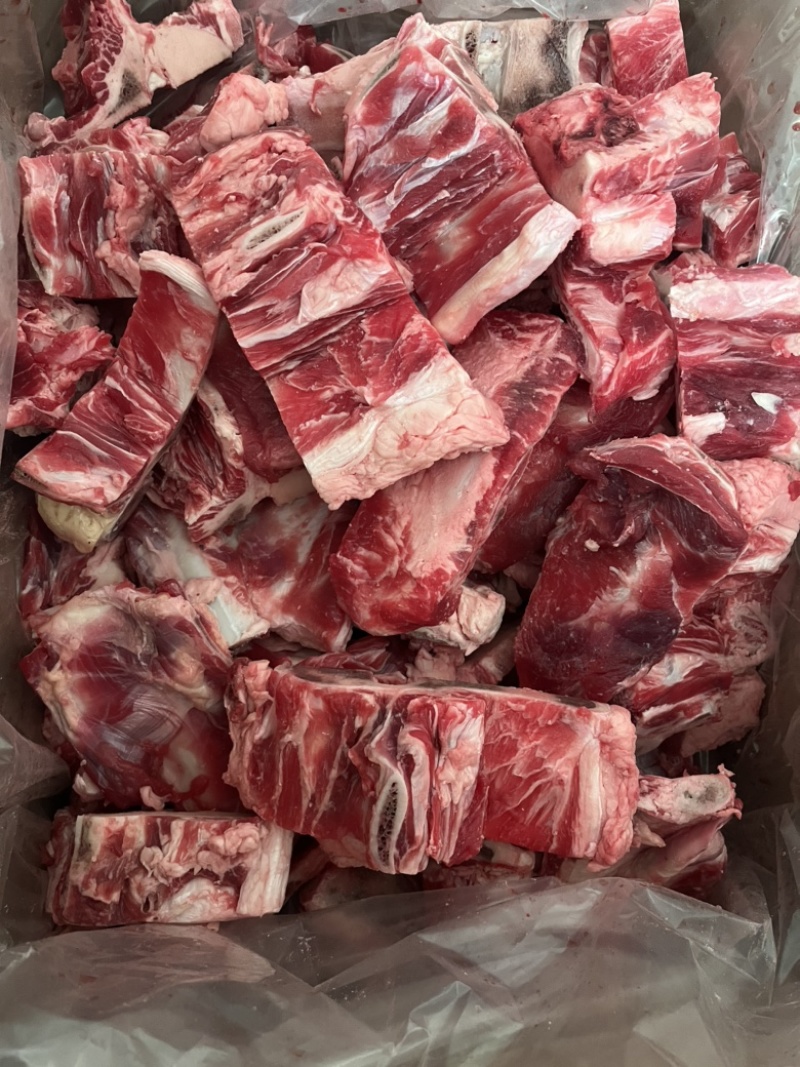鲜牛骨头/国产牛杂骨/肉含量多/有板筋/一手货源/量大价优