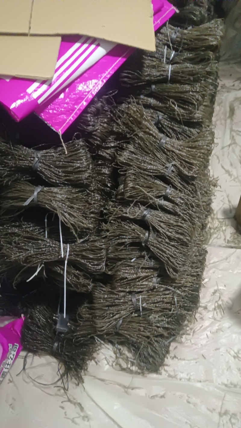 ***红薯粉条，无任何添加剂，没晒好便宜卖