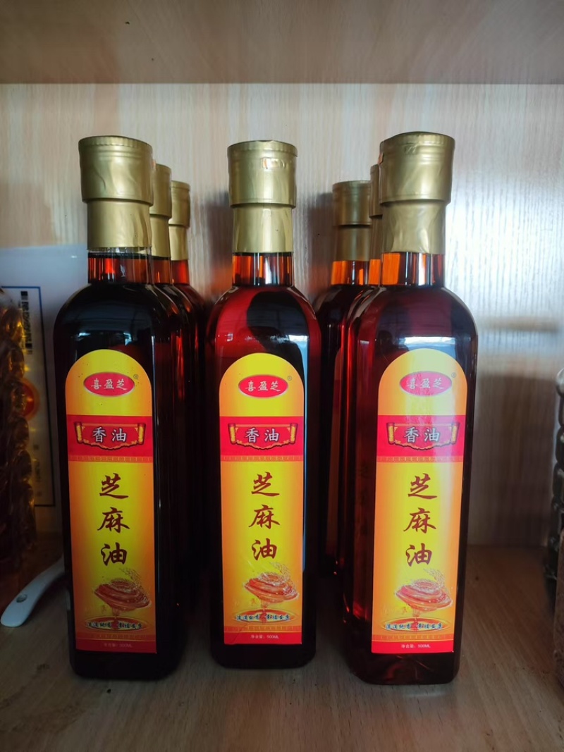 河南南阳纯芝麻香油，传统工艺，浓香扑鼻，假一赔十。