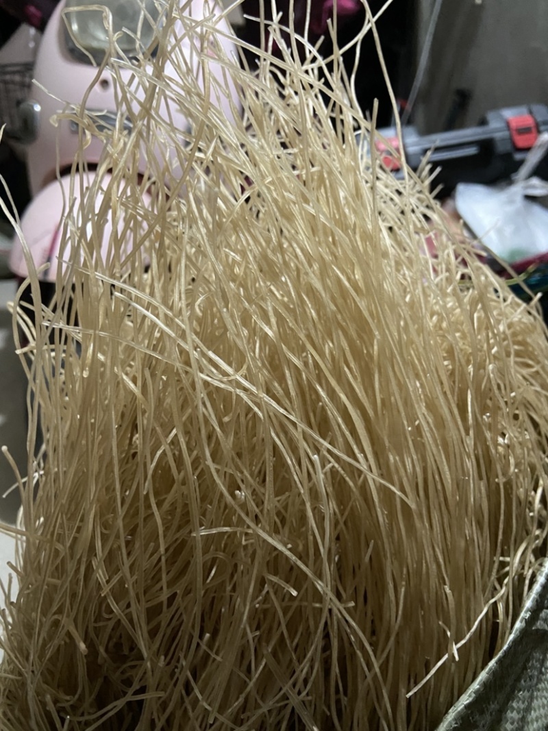 红薯粉条、红薯宽粉、红薯淀粉，原料只有水和红薯制作。