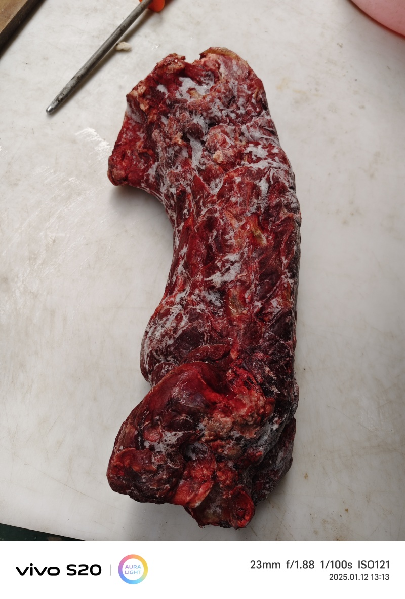 满肉牛脖骨，可锯段切块，可做大小包装，欢迎采购