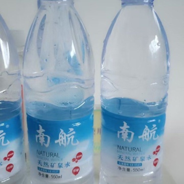 地下井矿泉水水清凉爽口