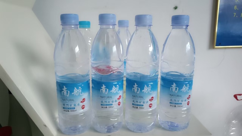 地下井矿泉水水清凉爽口